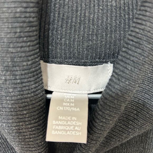 H&M Turtleneck - Picture 3 of 3